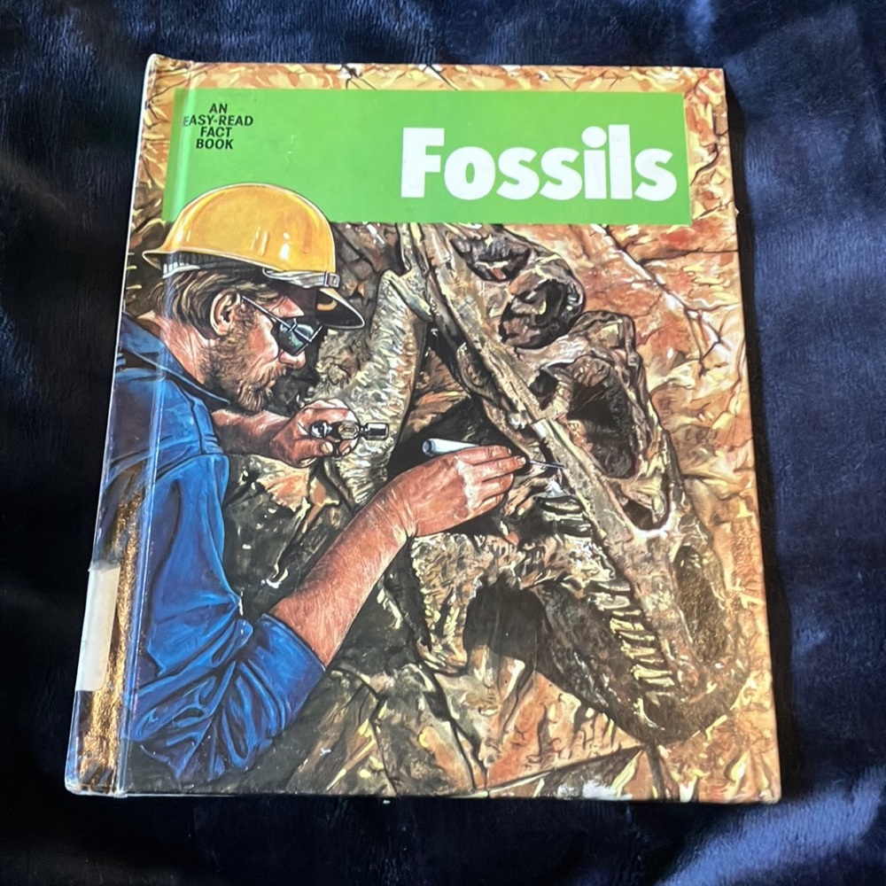 Vintage Fossils Book for Paleontology Enthusiasts‎